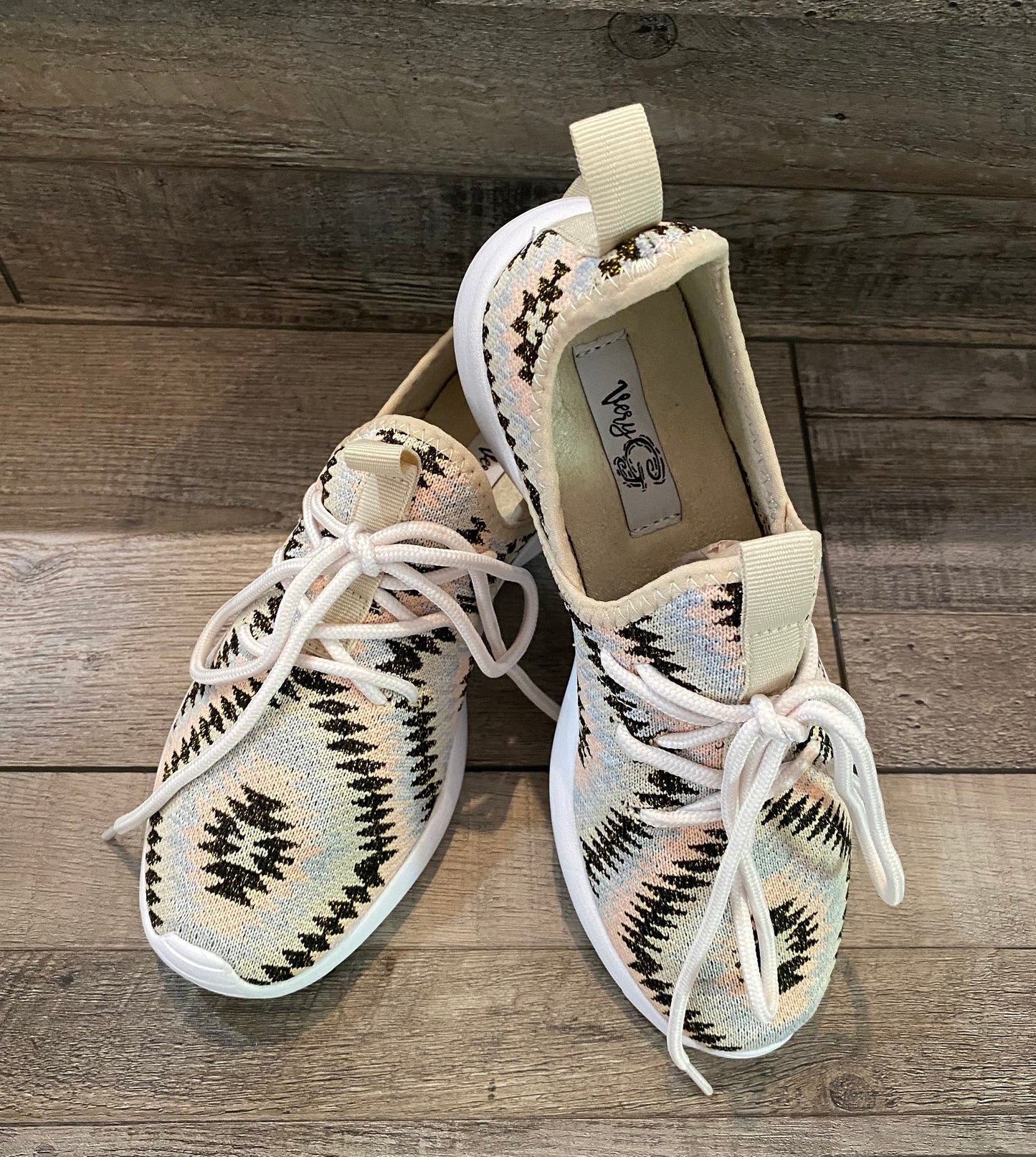 CLEARANCE Very G Cerrito 2 Aztec Sneakers
