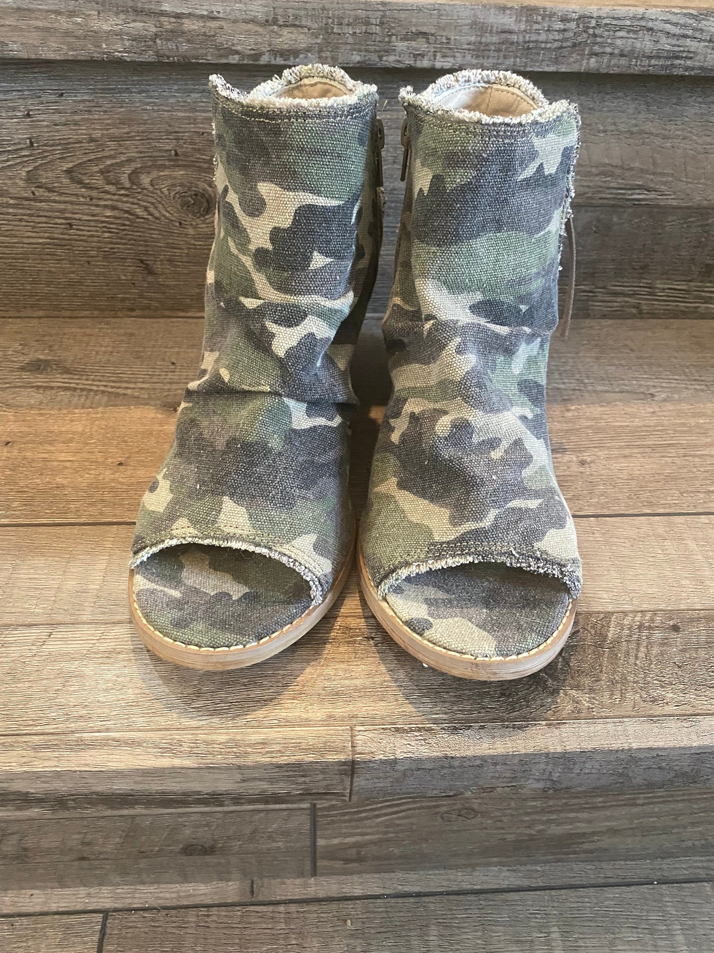Very G Camo Keely