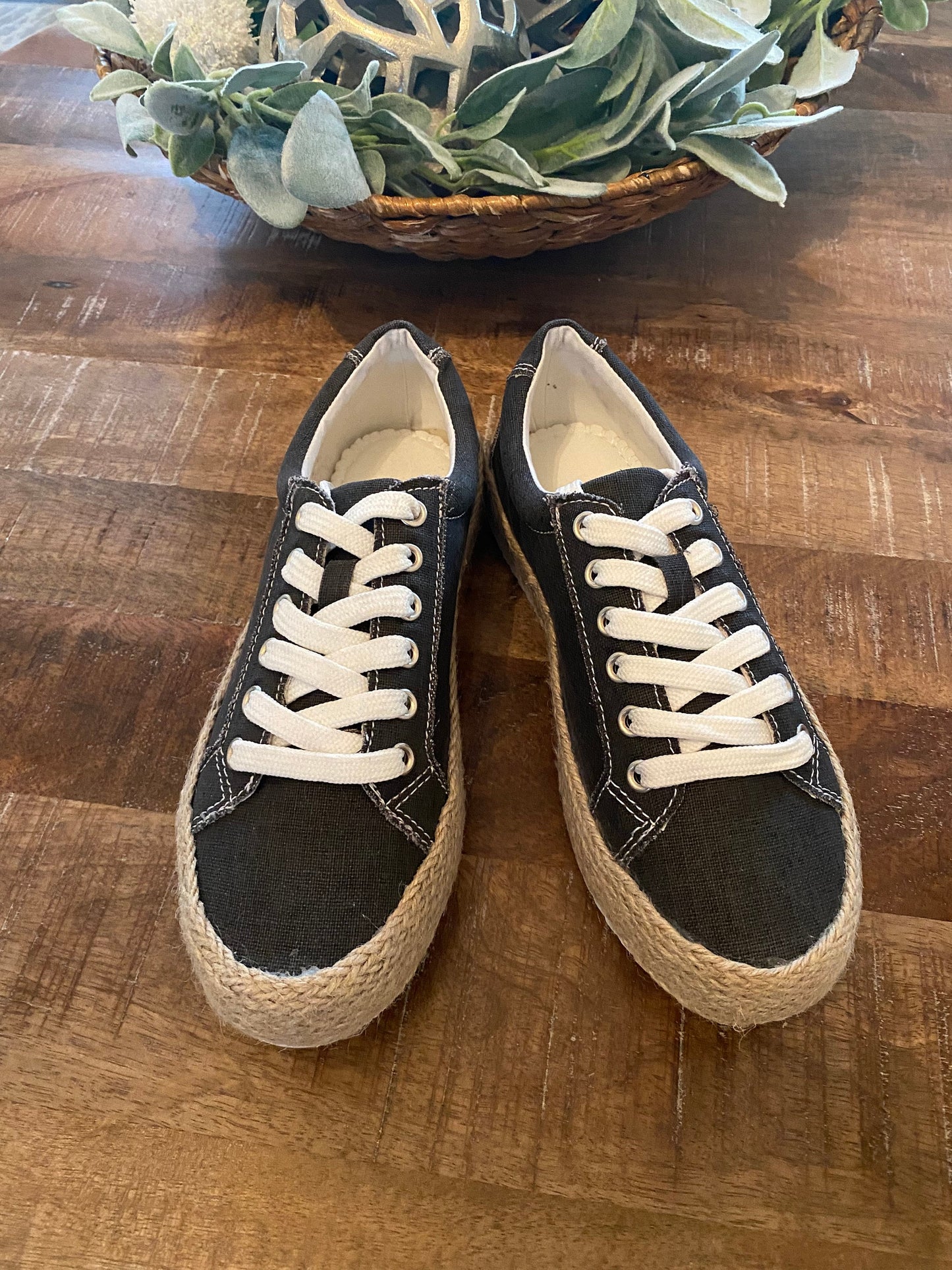 CLEARANCE - Very G Maria Elena Sneakers