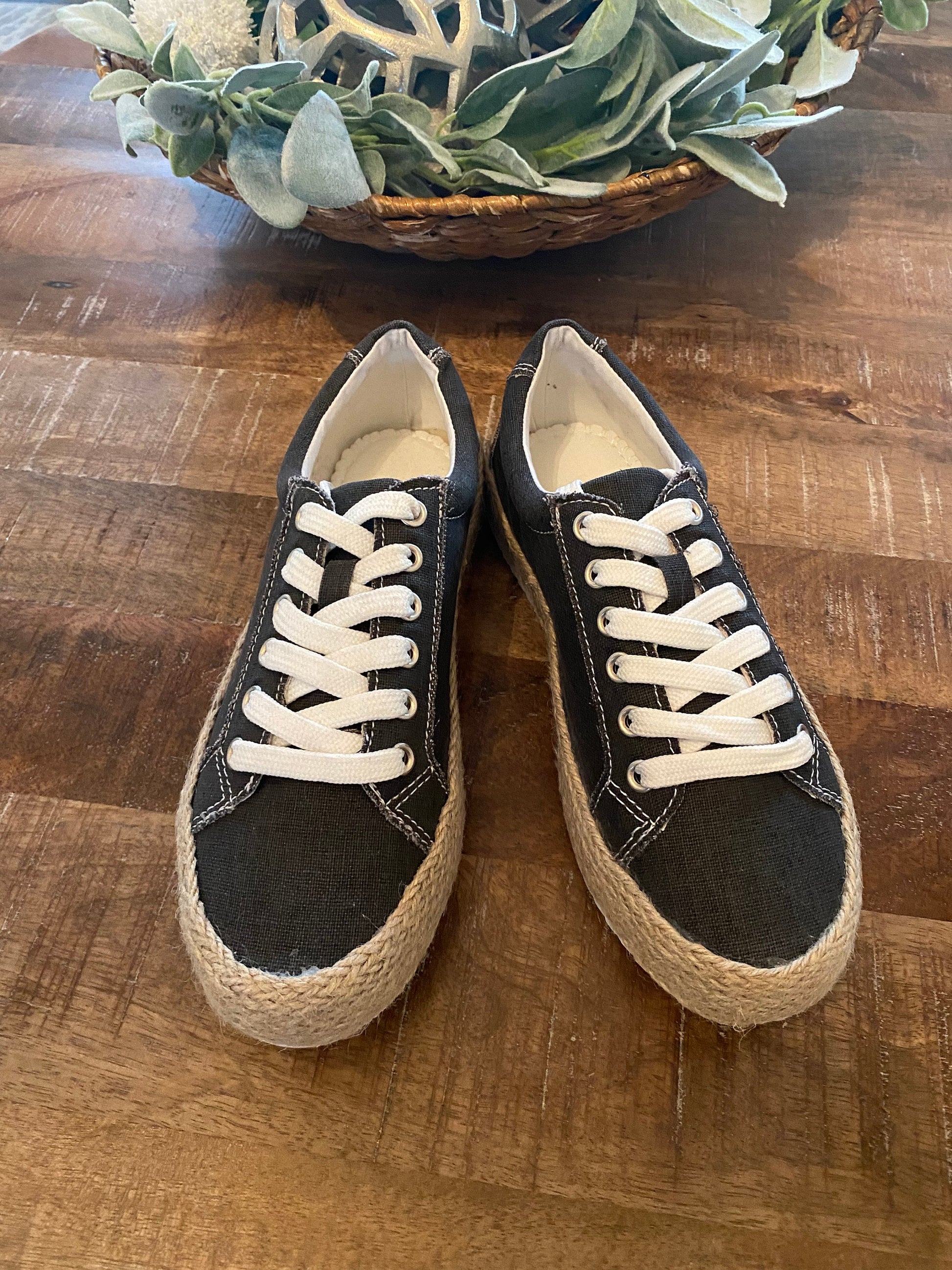 CLEARANCE - Very G Maria Elena Sneakers