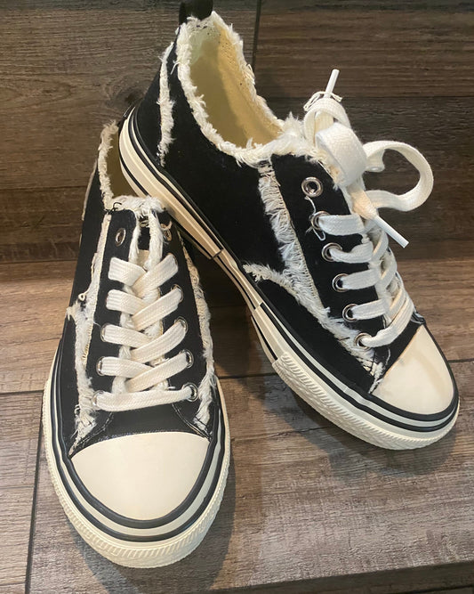 CLEARANCE Very G Black Dako Sneakers